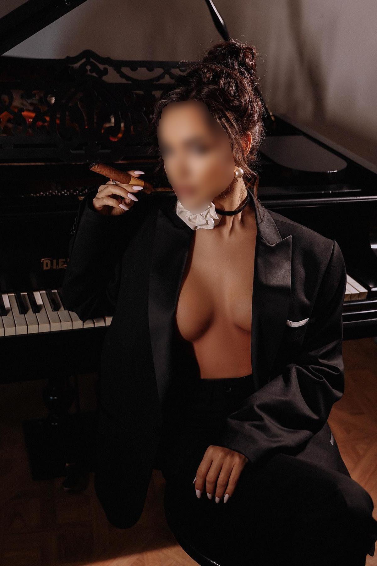 Шлюха индивидуалка Лера Брюнетка c 4 размером груди у метро Озерки Питер Фото - 4