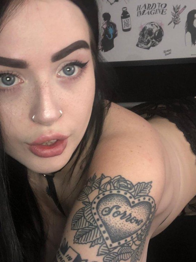 Проститутка индивидуалка Элли Брюнетка c 2 размером груди у метро Парк Победы СПб Фото - 1