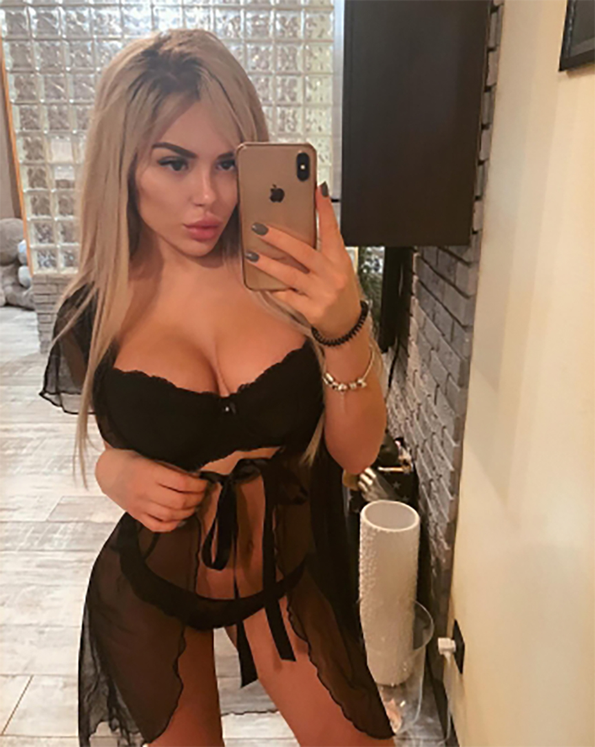 Путана Слава Блондинка c 4 размером груди у метро Василеостровская Санкт-Петербург Фото - 2