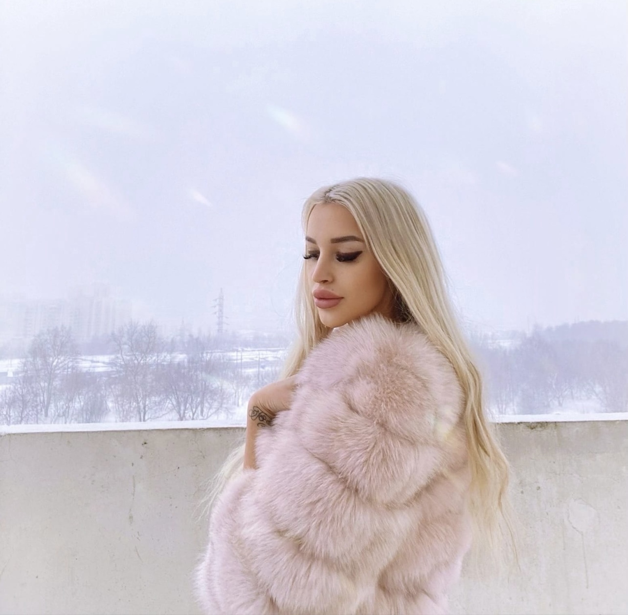 Шлюха Окси Блондинка c 2 размером груди у метро Горьковская Питер Фото - 4