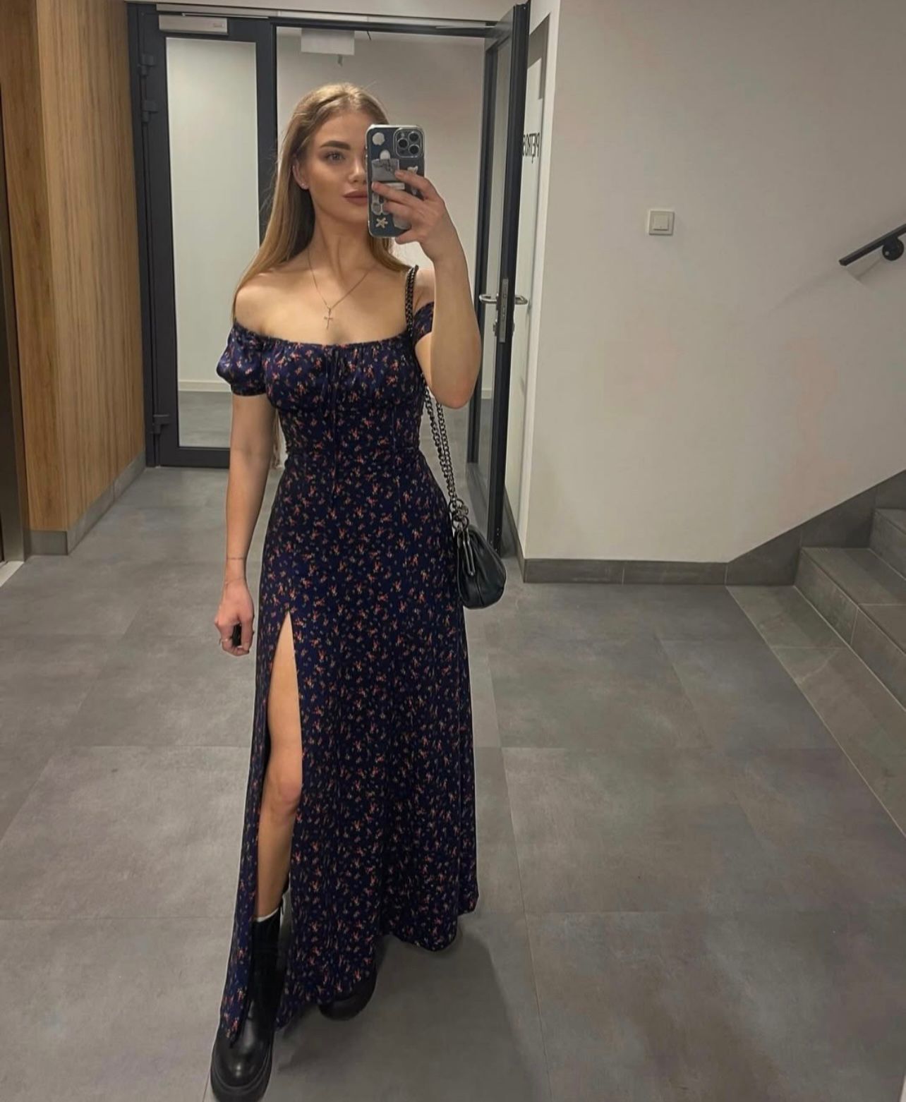 Шлюха Лена Шатенка c 3 размером груди у метро Спортивная Питер Фото - 4