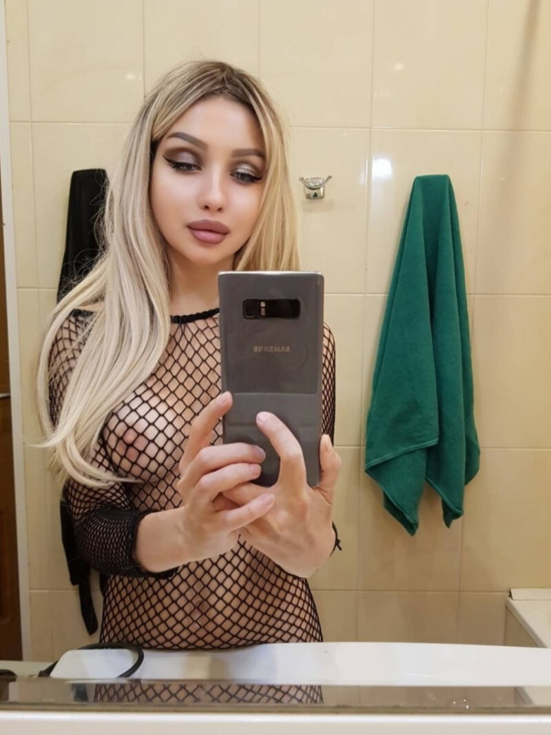 Проститутка индивидуалка Софья Блондинка c 3 размером груди у метро Горьковская СПб Фото - 2